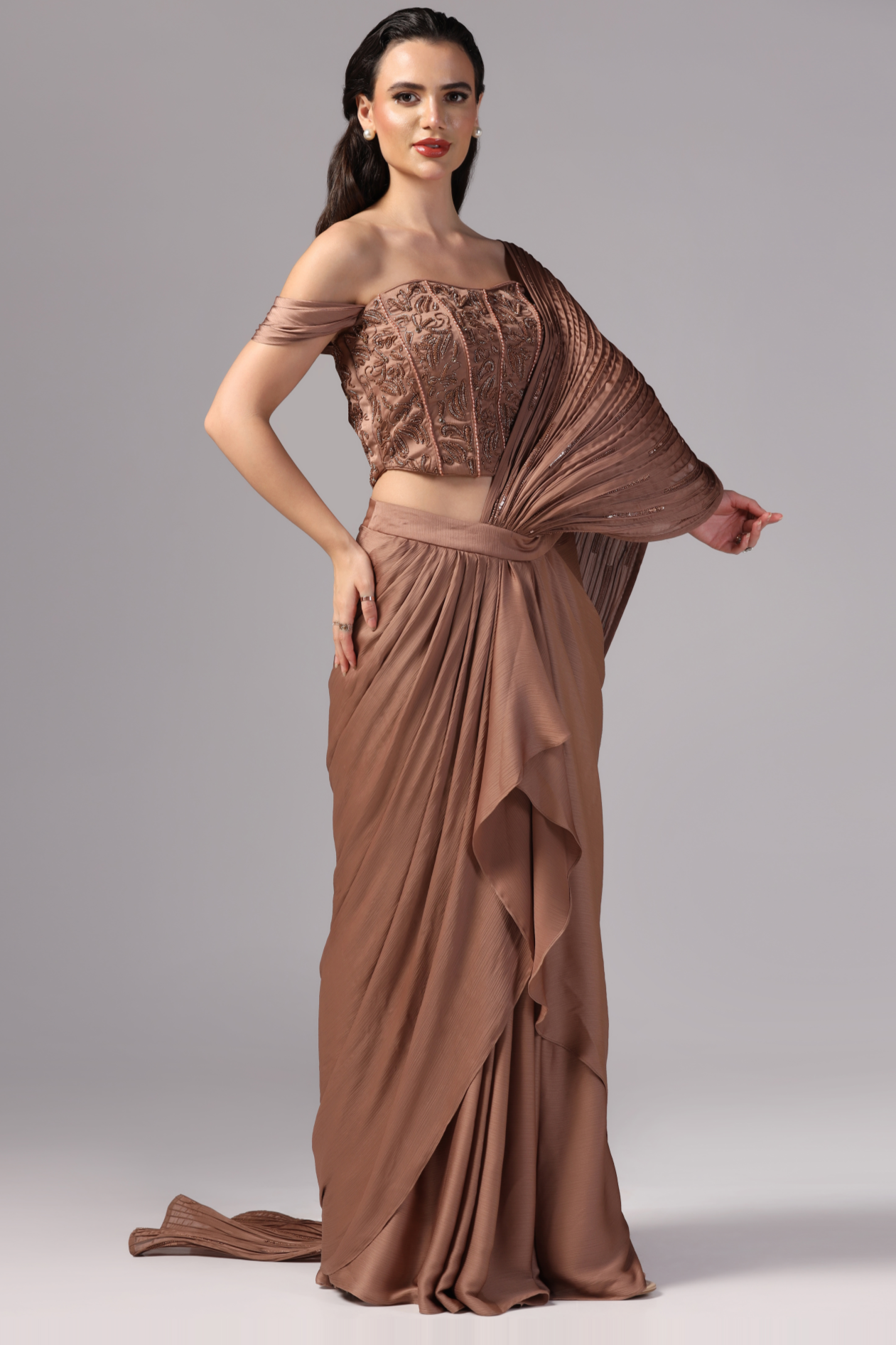 Fusion Saree for women, Embroidered Saree for Women, Belted Saree for women, Pre-stitched saree for women, Draped saree for women, Designer Indo-Western saree, Bollywood style saree, Indo-Western bridal saree, Party wear saree,