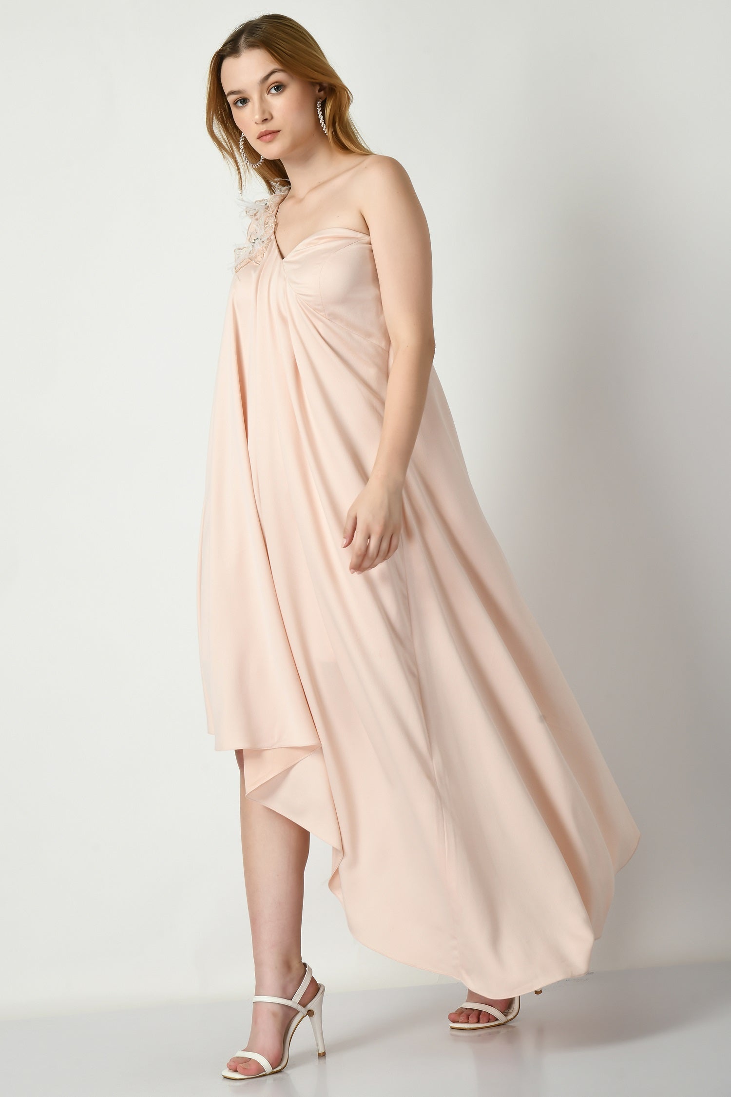 Luxury resort wear dress for vacations, cocktail nights, and special occasions. - Beach kaftan for women, Evening kaftan for women, Resort wear kaftan for women, Lounge kaftan for women,  Anaheim Vacation kaftan for women, Cocktail kaftan for women, Bollywood kaftan for women, Celebrity-inspired kaftan for kaftan by sunanta madaan