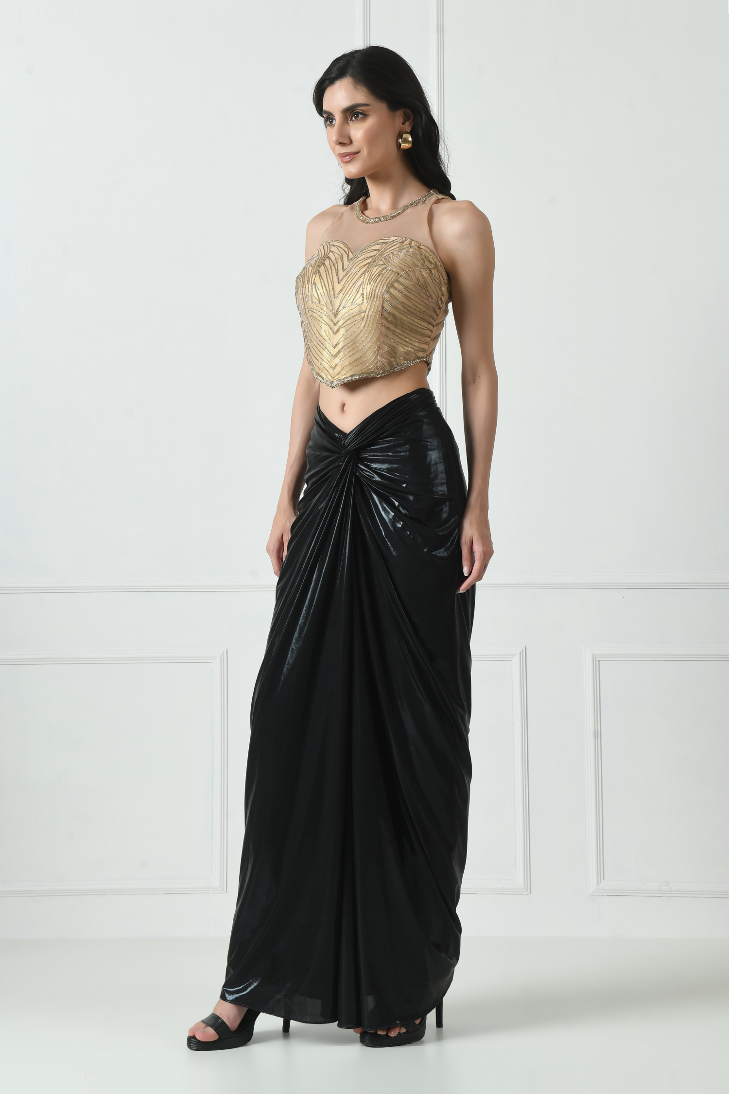Sunanta Madaan – Black Indo-Western Dress with Golden Designer Top, Elegant Party Wear, Festive Indo-Western Outfit, Boho Indo-Western Dress, Indo-Western Fusion Wear, Indo-Western Attire for Engagement, Indo-Western Outfit for Sangeet, Indo-Western Draped & Embroidered Dress, Women’s Evening Dress, Mumbai, Delhi, Hyderabad, Bangalore, Pune, near me