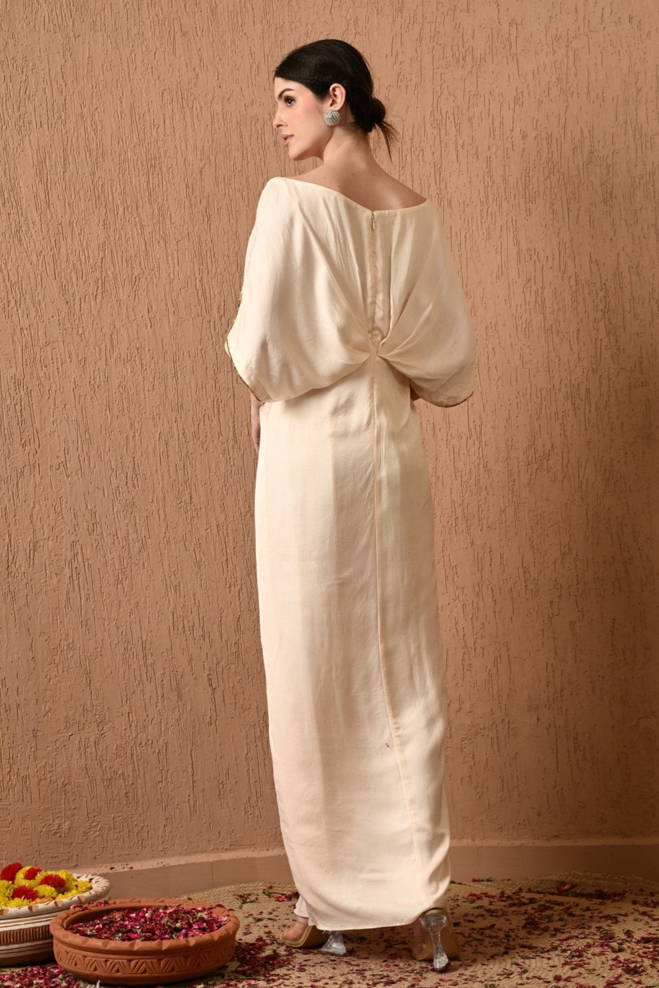 Luxury Silk Embroidered White Kaftan Dress for Weddings and Special Events – A luxurious satin organza embroidered white kaftan dress, ideal for weddings or special events, combining elegance with comfort.Kaftan, Ivory Kaftan, Party Wear, Occasion Wear, Festive Wear, Wedding Wear Kaftan, summer wedding kaftan 