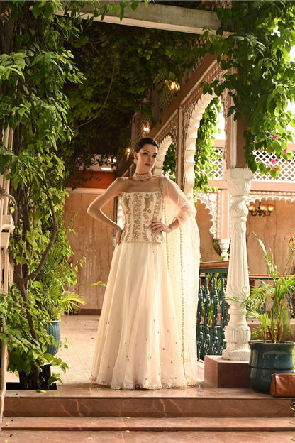 Ivory Indo-Western lehenga set with a corset, perfect for weddings, Haldi, cocktail parties, and mehendi ceremonies. This custom lehenga offers a blend of traditional and modern styles, making it an ideal choice for any special occasion. Sunanta Madaan