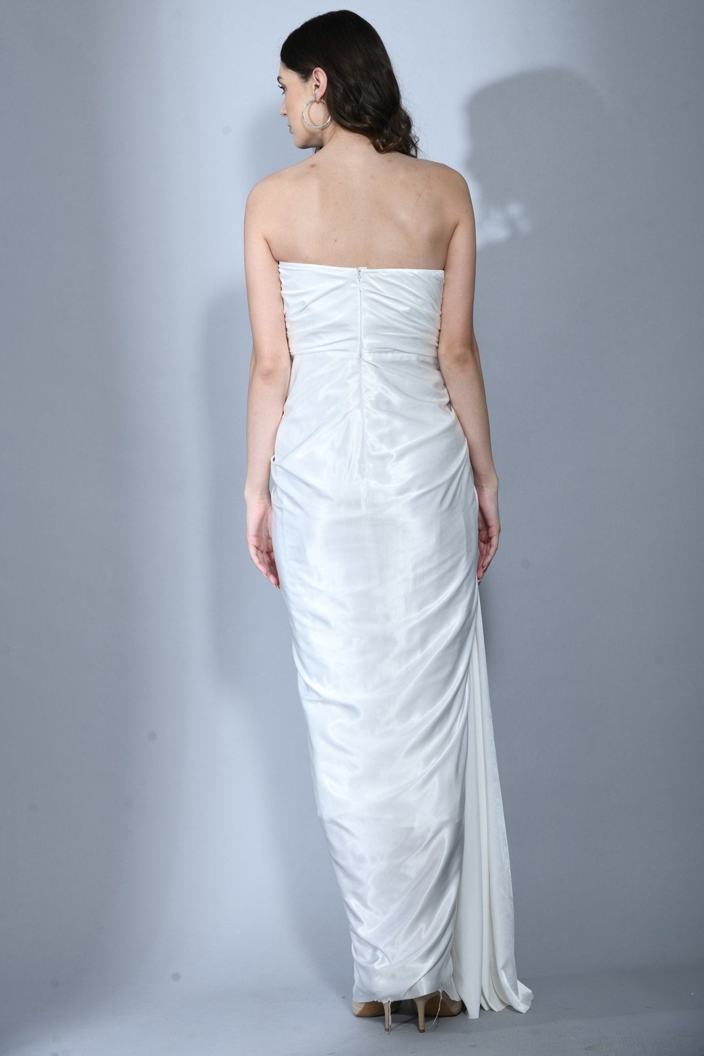 Indo-Western gown for sangeet, Long Gown for women, Embroidered Gown for women, Pre-draped Indo-Western gown, Flattering fit Indo-western Gown, Modern Indo-Western gown, Trending Gown, Indo-Western gown for festivals, Near Me, Sunanta Madaan